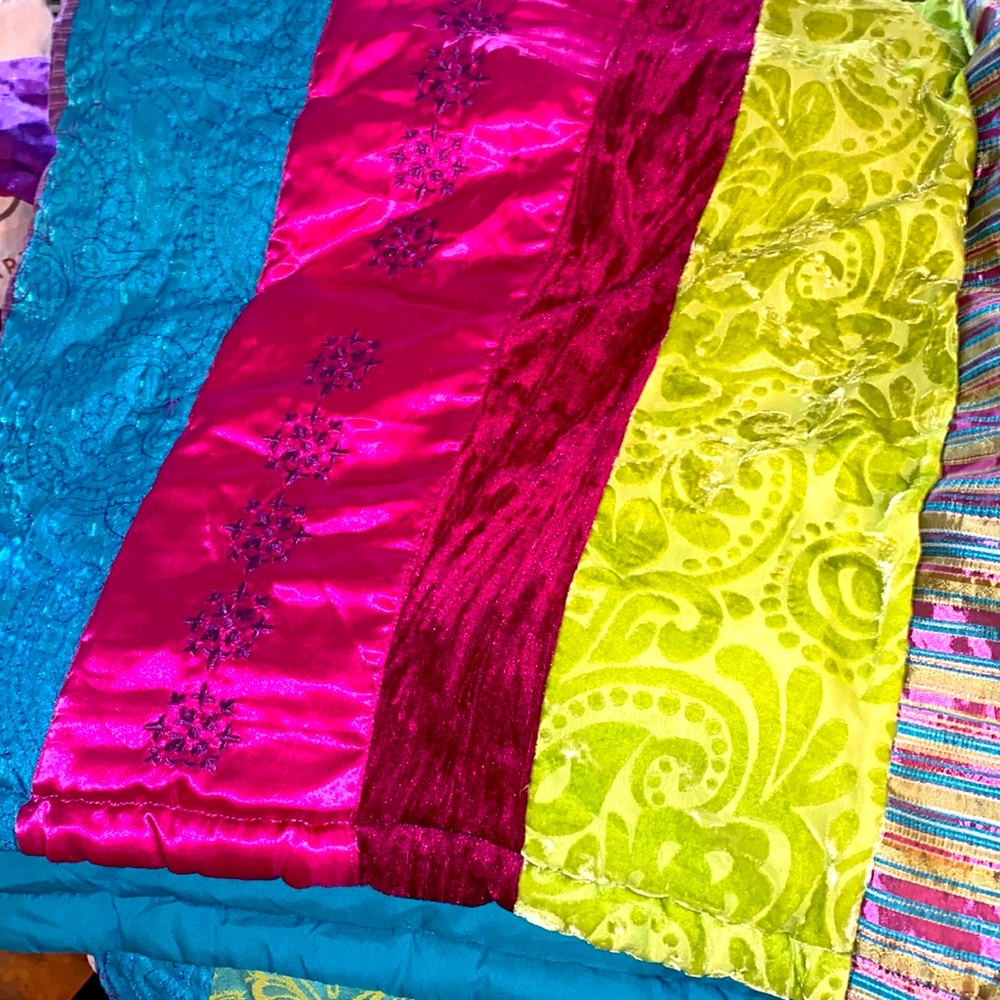 Beautiful comforter (size full) and 8 matching curtains full length.